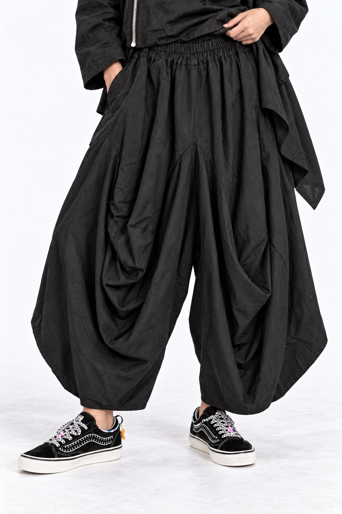 Παντελόνα oversized με σούρες - Image 2
